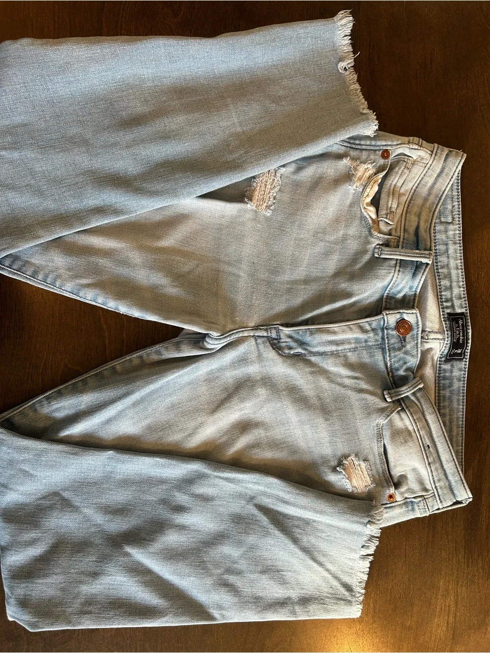 Abercrombie Harper Ankle Sz 6 Short Light Wash Distressed Jeans with Frayed Hem